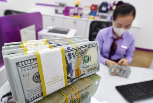 Tỷ giá VND/USD 27/4: TT tự do tăng mạnh, NHTM cùng chiều đi xuống với tỷ giá trung tâm