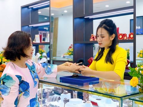 Bảng giá vàng sáng 12/5: Giao dịch thận trọng, SJC điều chỉnh với mức giảm khiêm tốn