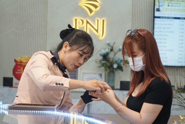 PNJ lãi sau thuế hơn 1.000 tỷ đồng trong 6 tháng đầu năm