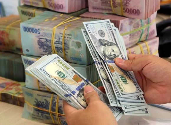 Tỷ giá VND/USD 10/8: Thị trường tự do tăng mạnh giá mua vào