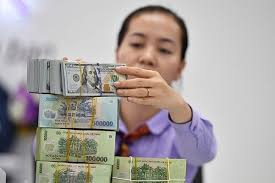 Tỷ giá VND/USD 21/11: Tỷ giá trung tâm giảm 39 đồng, USD tại các ngân hàng trượt dốc