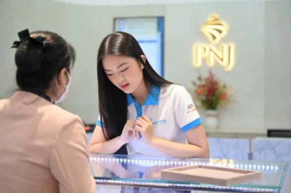 Đại gia vàng lãi đậm trong tháng cao điểm cuối năm