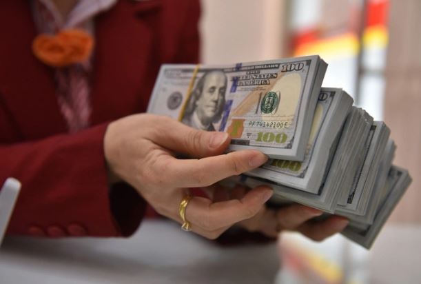 Tỷ giá VND/USD 12/12: USD tăng đồng thuận, giá bán trên thị trường tự do tiến gần mốc 24.800