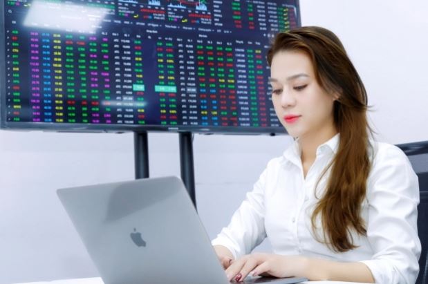 TTCK phiên 27/12: VN-Index giảm nhẹ, khối ngoại chấm dứt chuỗi 20 phiên bán ròng liên tục