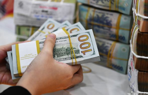 Tỷ giá VND/USD 5/1: Tỷ giá trung tâm giữ đà tăng mạnh, NHTM suy yếu