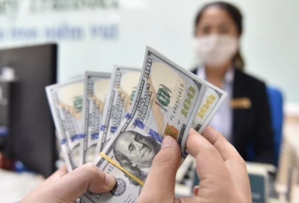 Tỷ giá VND/USD phiên 3/6: Giá mua trong ngân hàng biến động mạnh, USD tự do giảm 35 đồng