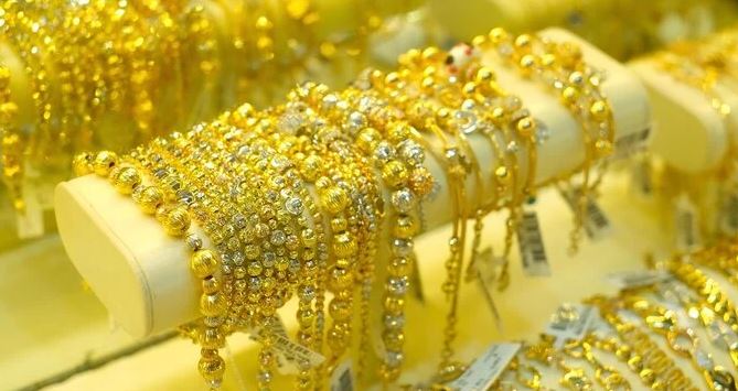 Giao dịch vàng trong bối cảnh sốt giá: Cách nhận biết và phòng tránh rủi ro
