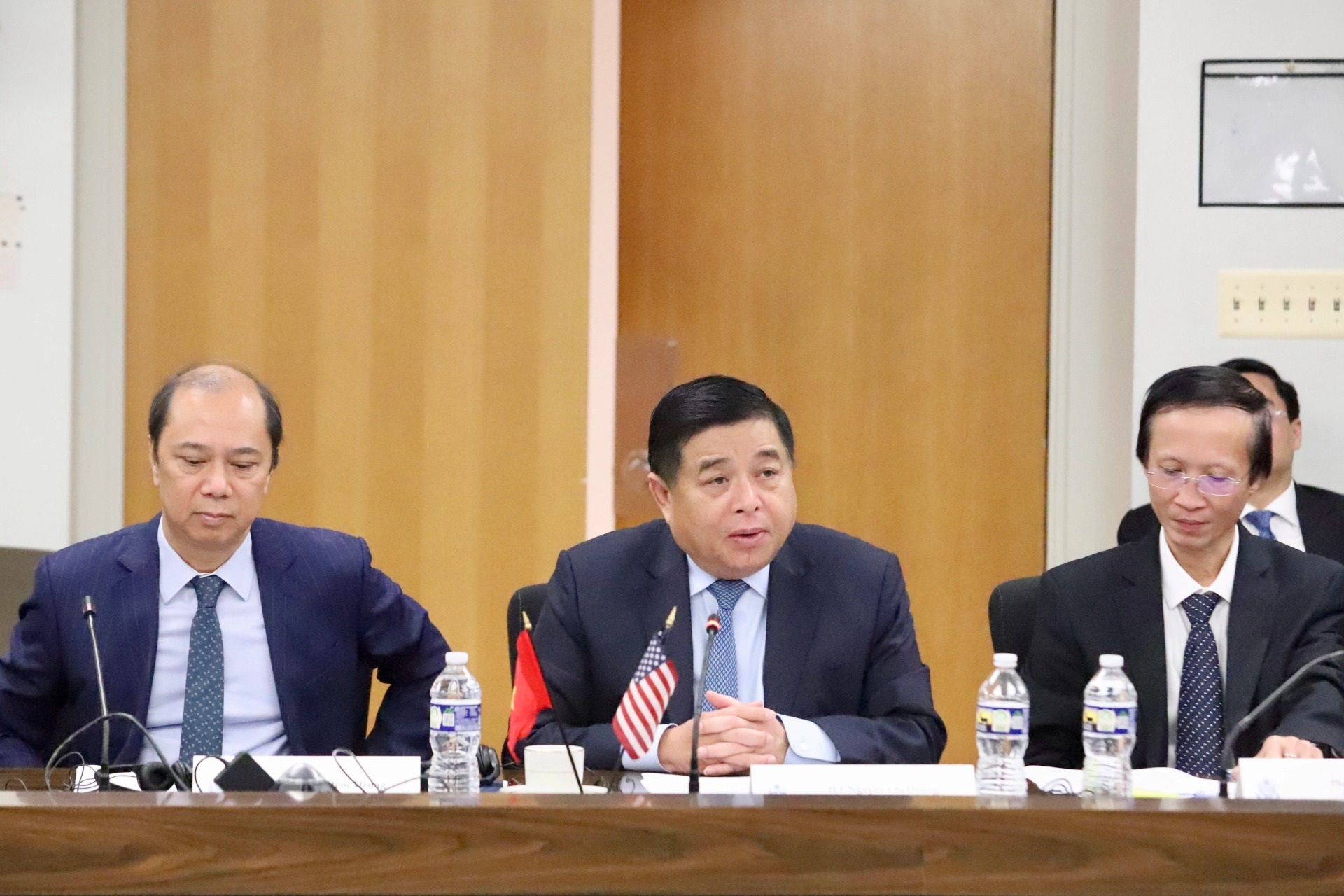 Việt Nam và Mỹ họp đối thoại kinh tế, thiết lập hợp tác về bán dẫn