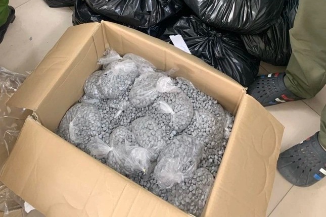Bắt giữ 4 người vận chuyển 179kg ma túy tổng hợp từ Đức về Việt Nam