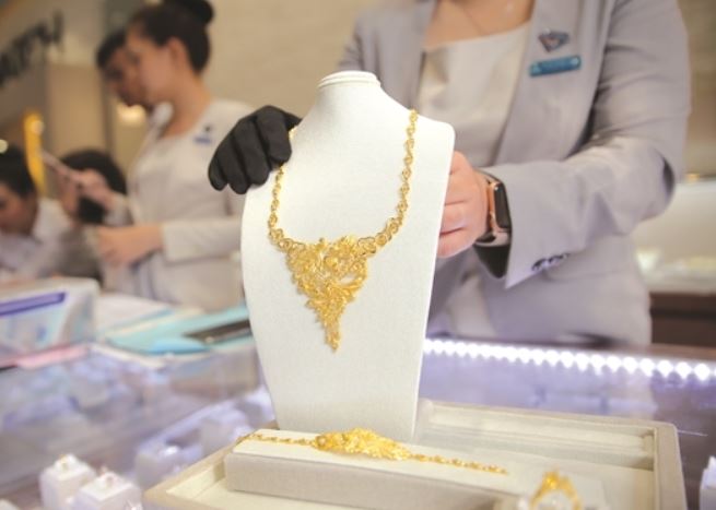 Thị trường vàng chiều 8/8: Thế giới gặp khó trước ngưỡng 2400 USD, trong nước im ắng chờ động lực