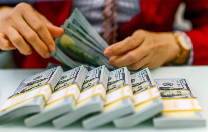 Tỷ giá phiên 19/9: USD tự do tăng vọt lên đỉnh gần 1 tuần tại 25.065 đồng