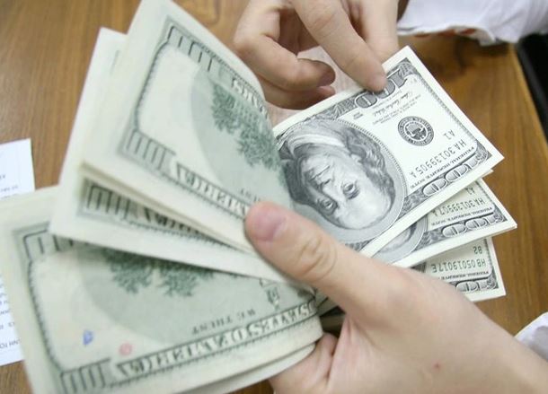 Tỷ giá phiên 21/10: USD tự do dậy sóng, giao dịch leo đỉnh hơn 2 tháng