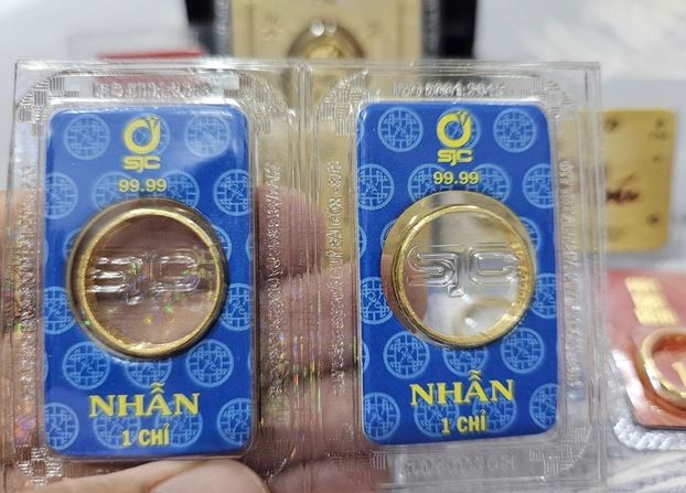 Nhẫn 9999 phiên 28/12: Giảm xuống ngang giá vàng miếng