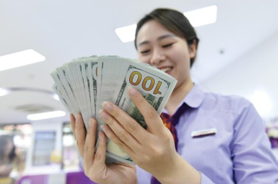 Tỷ giá phiên 11/2: Sóng tăng chưa chấm dứt, USD trong ngân hàng vượt 25.700 đồng