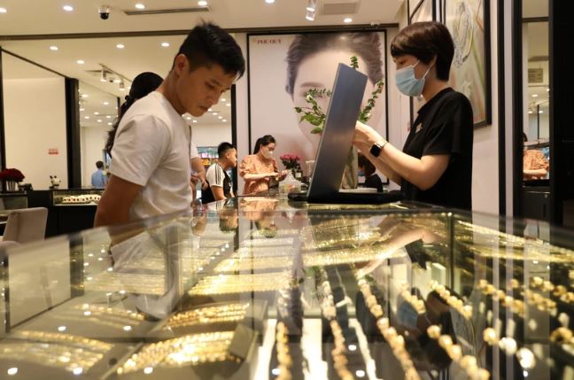 Bảng giá vàng 3/3: Đắt thêm nửa triệu đồng, vàng miếng trở lại mốc 91 triệu mỗi lượng