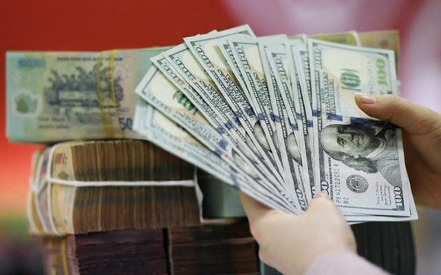 Tỷ giá USD/VND ngày 5/5: USD tự do tiếp đà tăng – Tỷ giá trung tâm giảm 12 đồng