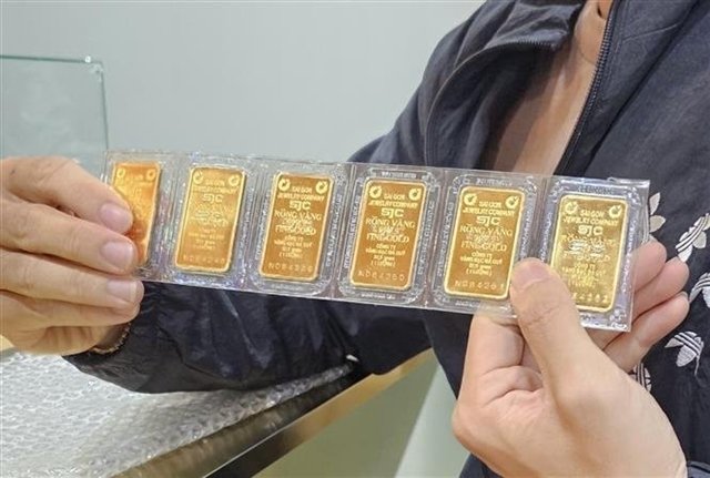 Vàng miếng ngày 6/5: Tăng dựng đứng, vàng phá kỉ lục lên 123 triệu dù thế giới chưa vượt $3400