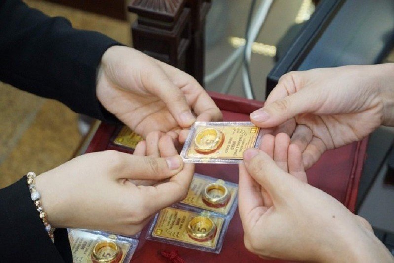 Vàng nhẫn 9999 ngày 12/6: Tăng mạnh buổi sáng – hạ nhiệt ban chiều cùng thế giới