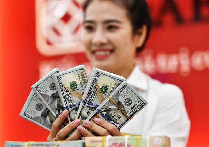Tỷ giá USD/VND ngày 24/6: Tăng rất nóng: TGTT tăng 30 đồng, các NHTM tiếp tục kịch trần