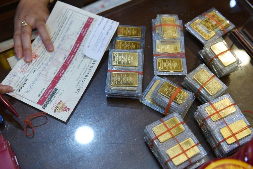 Giá vàng miếng 17/7: Đứng im trước những rung lắc liên tục của vàng ngoại