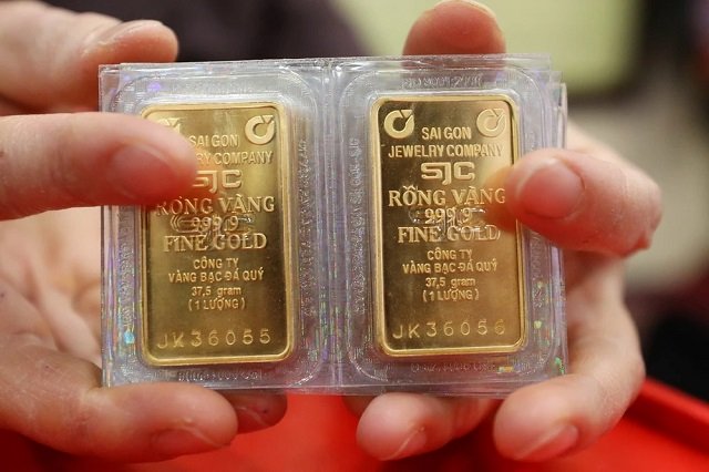 Giá vàng miếng 12/8: Đứng vững trước cú rơi của thế giới, nhà vàng vẫn không hề doãng chênh lệch