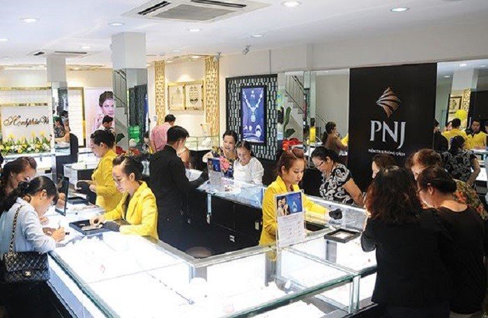 Vàng nhẫn 9999 ngày 27/8: Giá càng tăng – số người xếp hàng mua càng đông