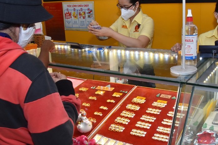 Vàng miếng ngày 3/10: SJC tiếp tục hạ nhẹ 200 nghìn – NĐT vẫn ráo riết săn hàng