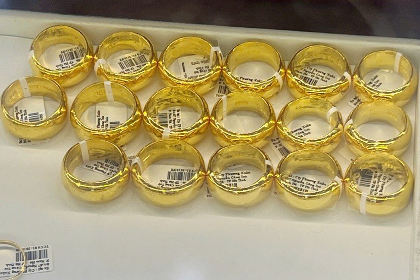 Vàng nhẫn ngày 16/12: NĐT tranh thủ gom hàng phiên giá giảm, đỡ phải xếp hàng