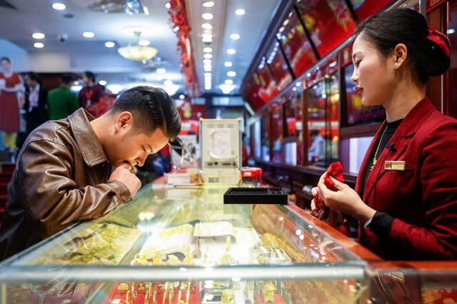 Vàng nhẫn ngày 17/12: BTMC tiếp tục sẵn hàng số lượng lớn – khách mua vào bán ra khá tấp nập