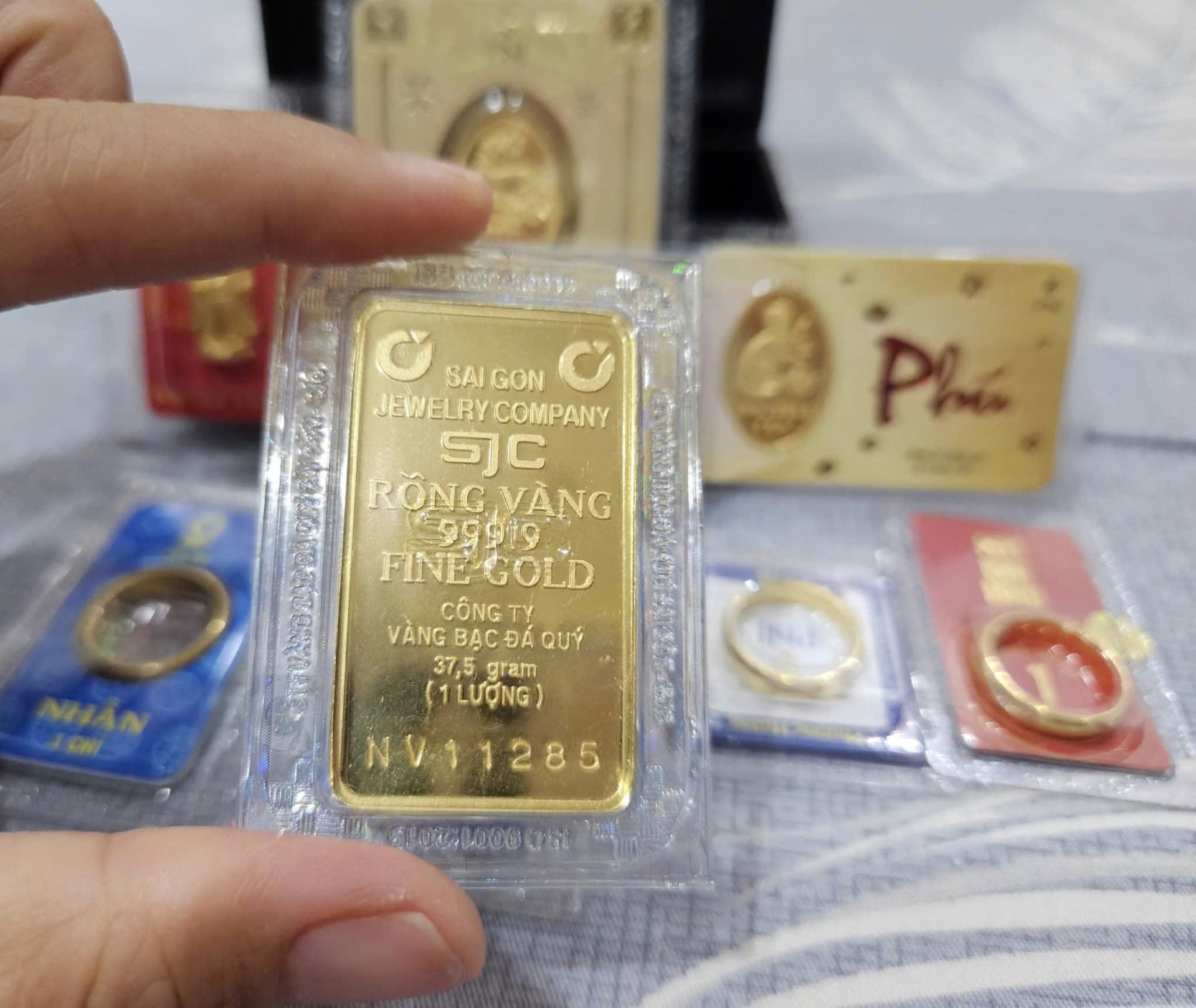 Vàng miếng ngày 29/12: Giảm gần 2 triệu khi thế giới có cú rũ 100USD từ đỉnh