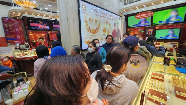 Vàng miếng ngày 15/1: Giảm khiêm tốn 700K sau đà tăng sốc, vẫn còn tiềm năng tăng giá