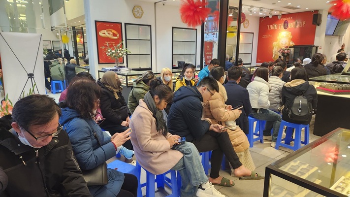 Vàng nhẫn chiều ngày 26/1: Phú Quý đỉnh nóc kịch trần 177,5 triệu – tối đa 2 lượng vàng nhẫn/người