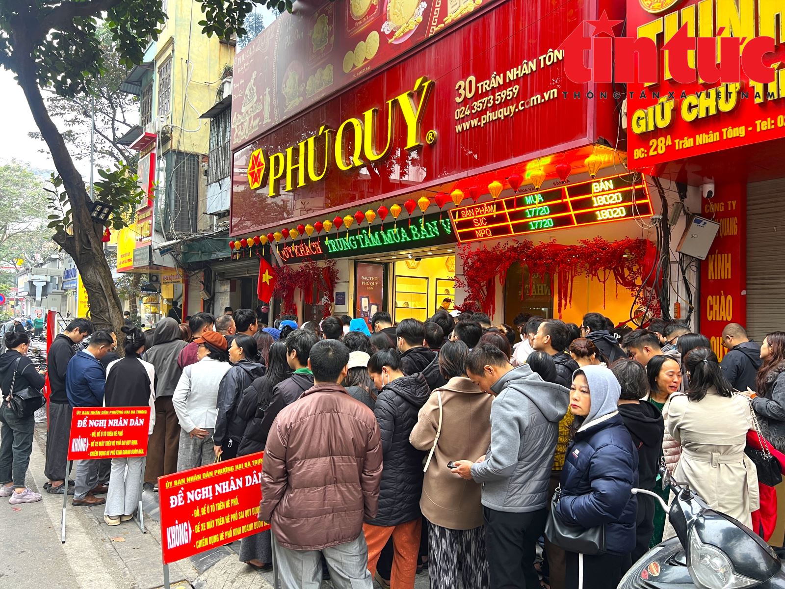 Vàng nhẫn ngày 6/2: Dân đổ xô đi mua bất chấp giá thay đổi từng giờ