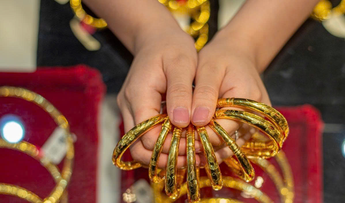 Vàng nhẫn chiều ngày 12/2: Không còn xếp hàng dài – BTMC bán dưới 10 chỉ lấy hàng ngay