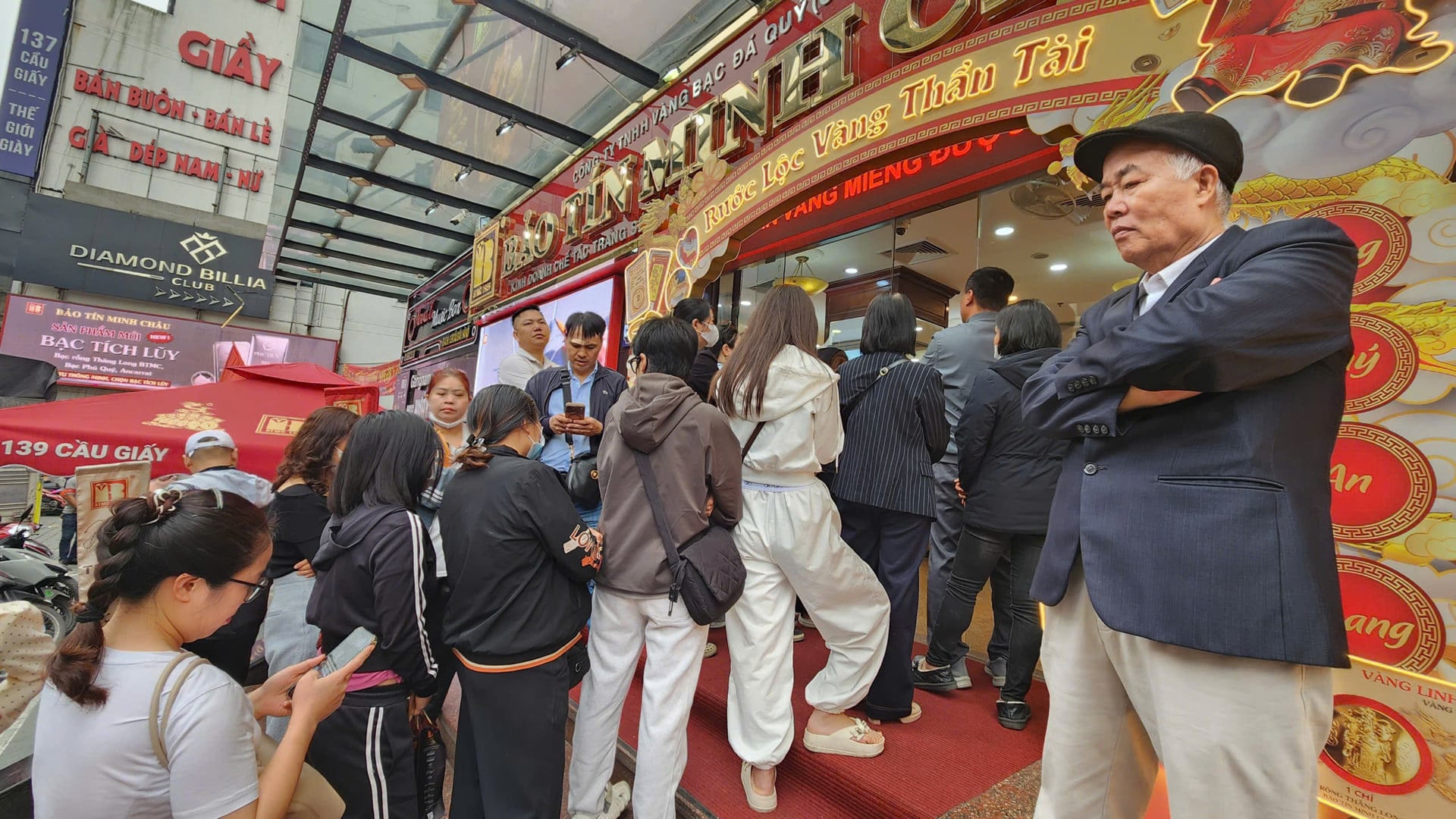 Vàng nhẫn ngày 27/2: Giá bán ra dao động từ 183,5 – 183,9 triệu