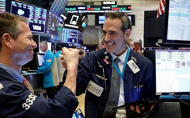 Tin sáng 10/3: Phố Wall đảo chiều ngoạn mục, Dầu thô rời đỉnh sau khi Tổng thống Trump phát tín hiệu xung đột sắp kết thúc