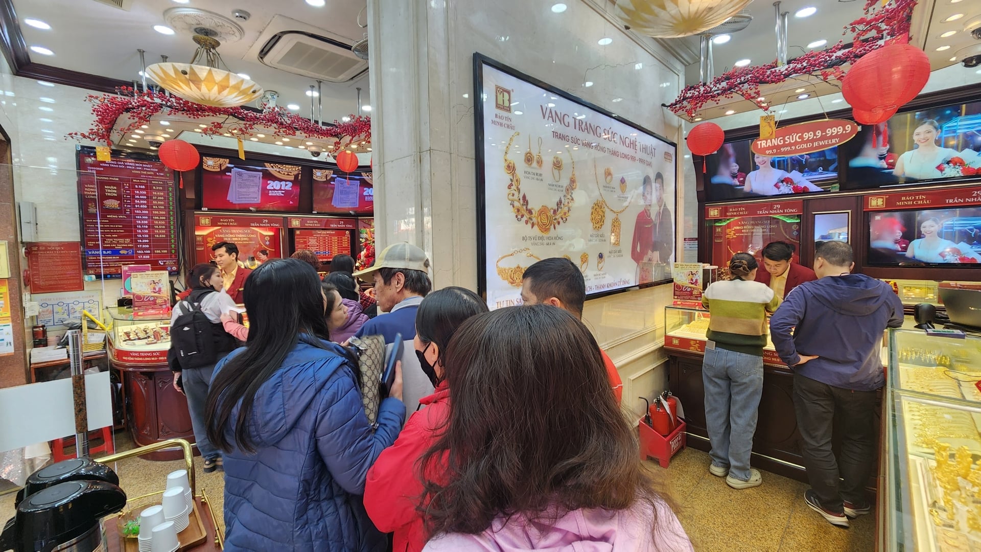 Giá vàng ngày 20/3: Giảm đầu phiên – tăng ngay trở lại, SJC lấy lại mốc 176 triệu