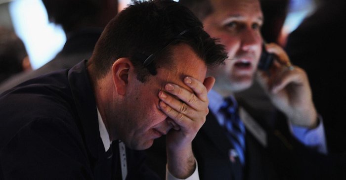 Tuần qua: Dầu thô tăng mạnh – NĐT bán tháo cổ phiếu, vàng – bạc