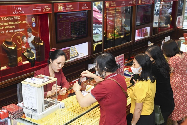 Giá vàng 6/4: Giảm tới 1,5 triệu – nhẫn trơn BTMC mua vào chỉ còn 168,1 triệu