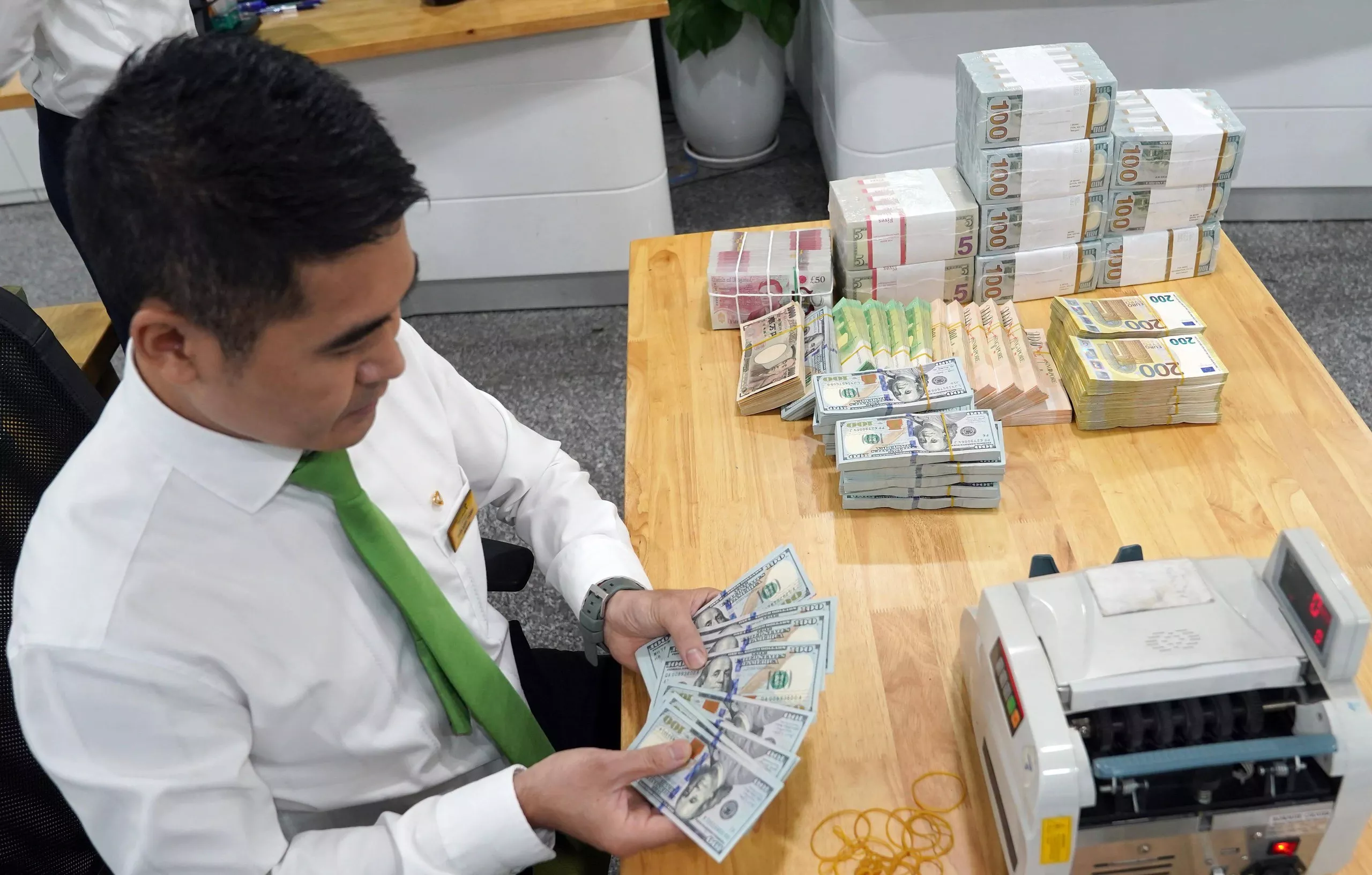 Tỷ giá USD/VND ngày 8/4: DXY sụt mạnh – Giá USD trong nước giảm rất nhẹ