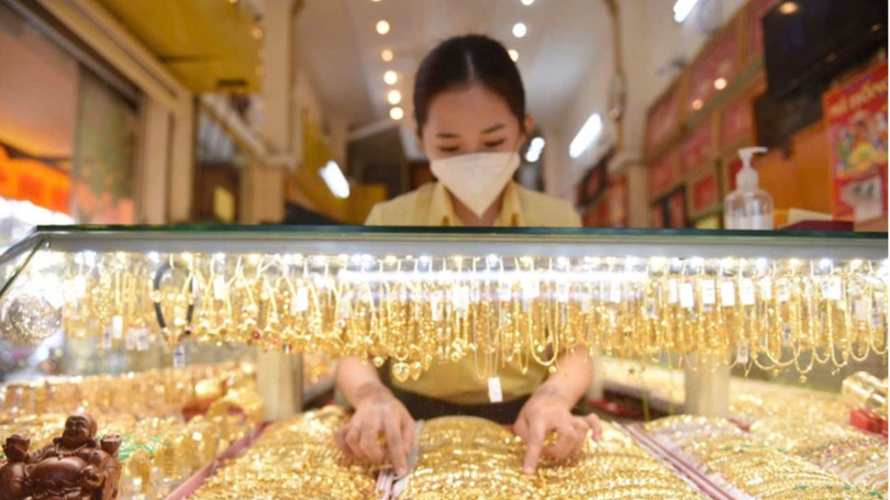 Giá vàng 8/4: Vọt 4,5 triệu rồi đảo chiều giảm – các thương hiệu ‘phòng thủ’ nâng chênh mua – bán lên 4tr