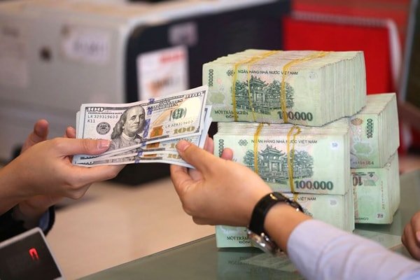 Tỷ giá USD/VND ngày 22/4: TGTT giảm 2 đồng – giá đô tại các NH hạ theo