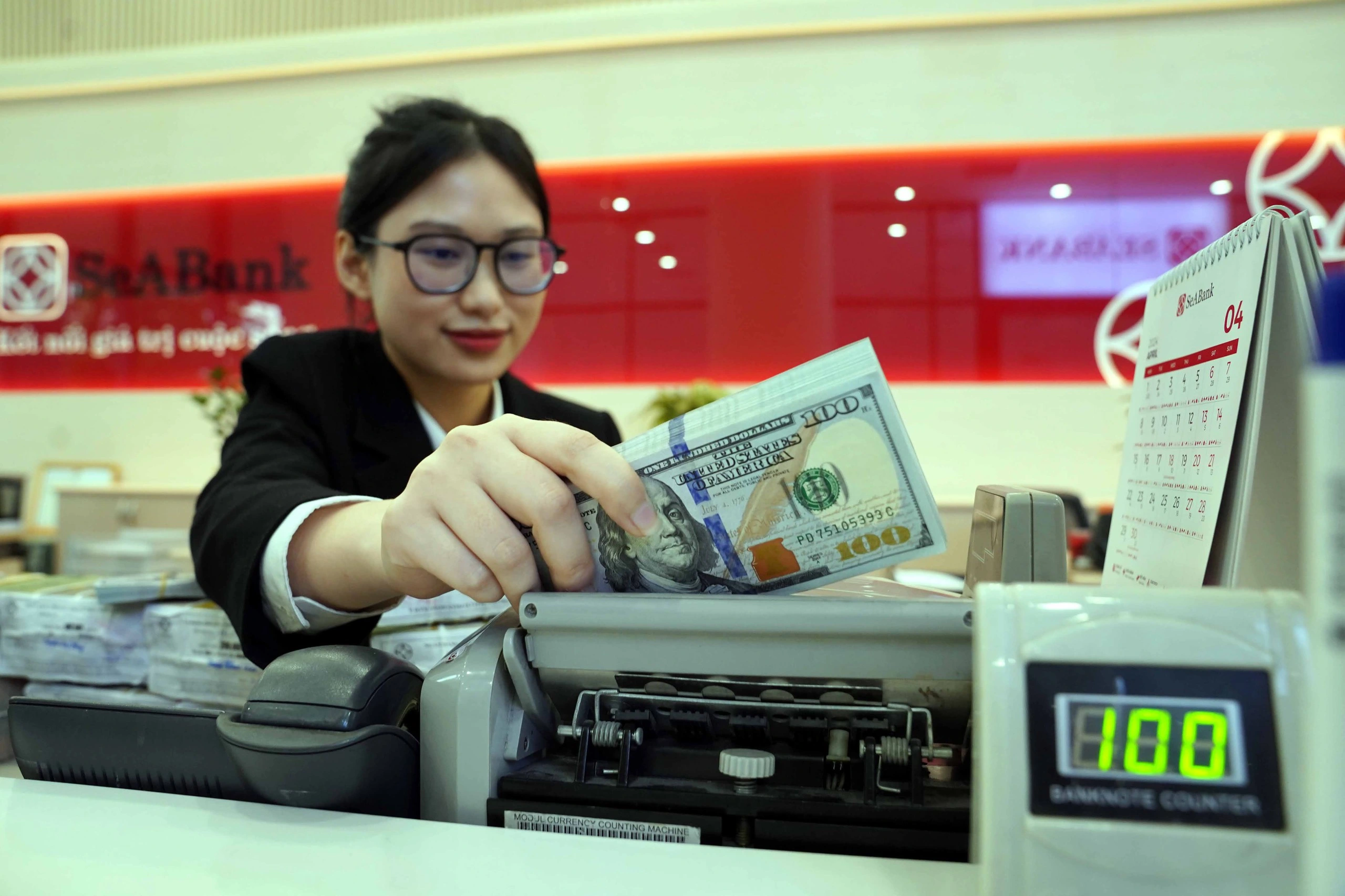Tỷ giá USD/VND ngày 15/5: USD tại các NHTM tiếp tục tăng theo TGTT