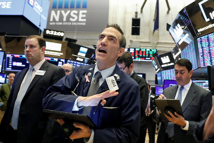 Tin sáng 25/6: Dow Jones tăng liền 3 phiên – Vàng & Dầu lao dốc khi USD cao nhất hơn 1 năm qua