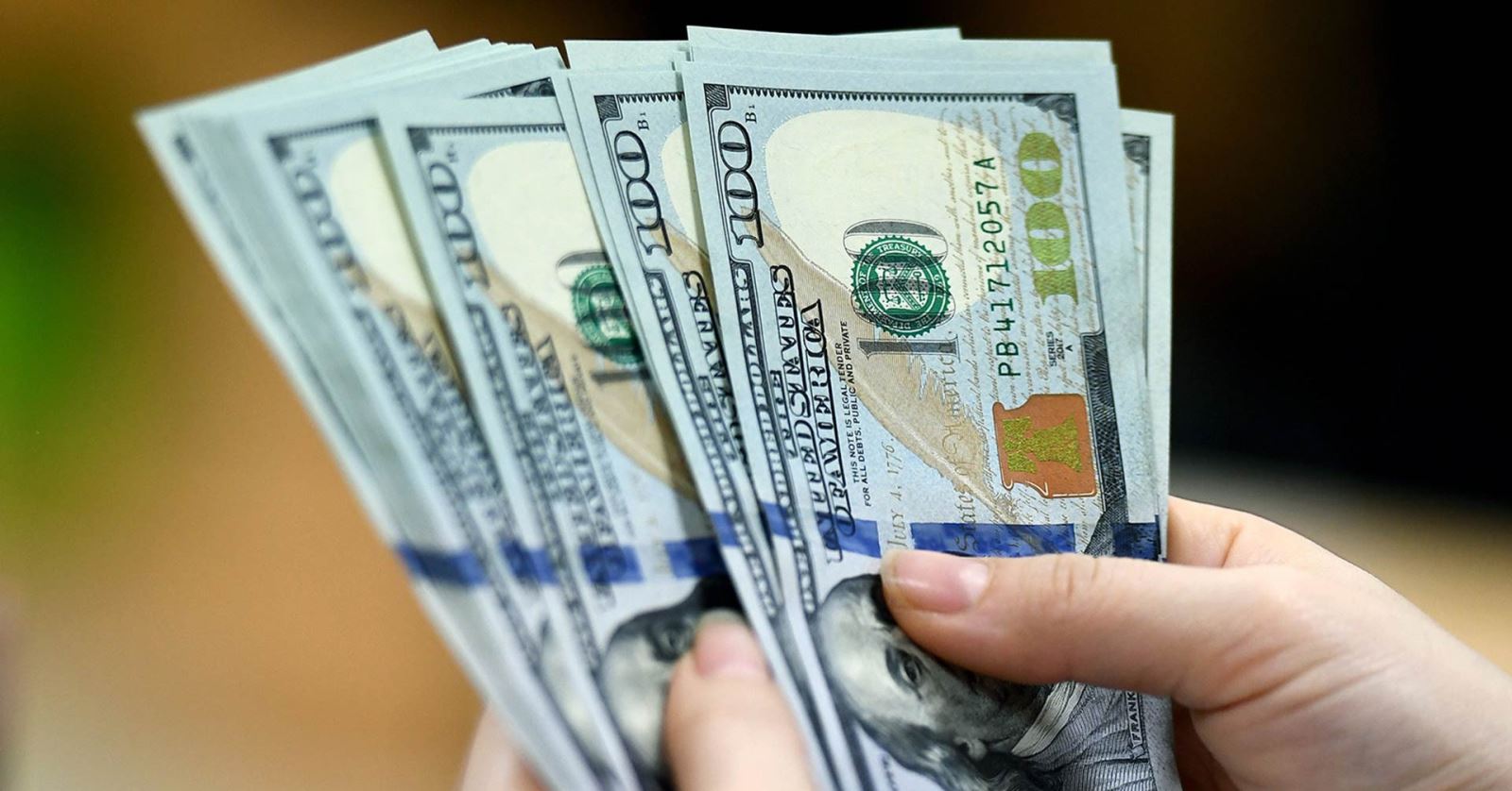 Tỷ giá USD/VND ngày 25/8: TGTT tăng 15 đồng – các NHTM đồng loạt hạ giá mua – bán đồng USD