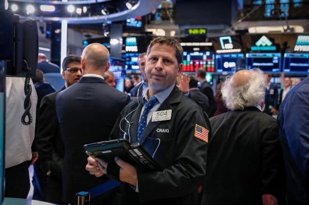 Tin sáng 16/9: Dow Jones giảm 300 điểm – Vàng giảm nhẹ khi USD tăng giá